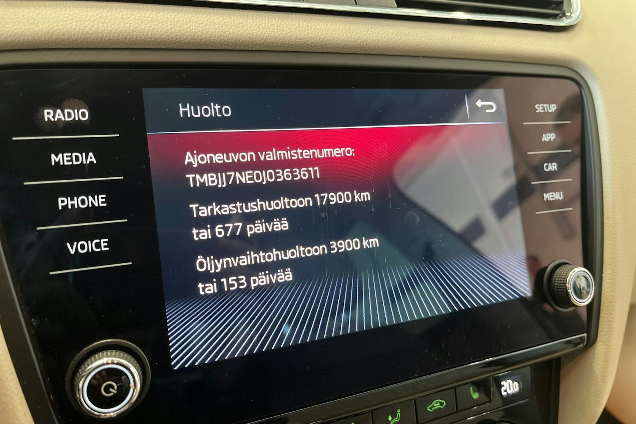 valkoinen Skoda Octavia 2018 kuva 22.