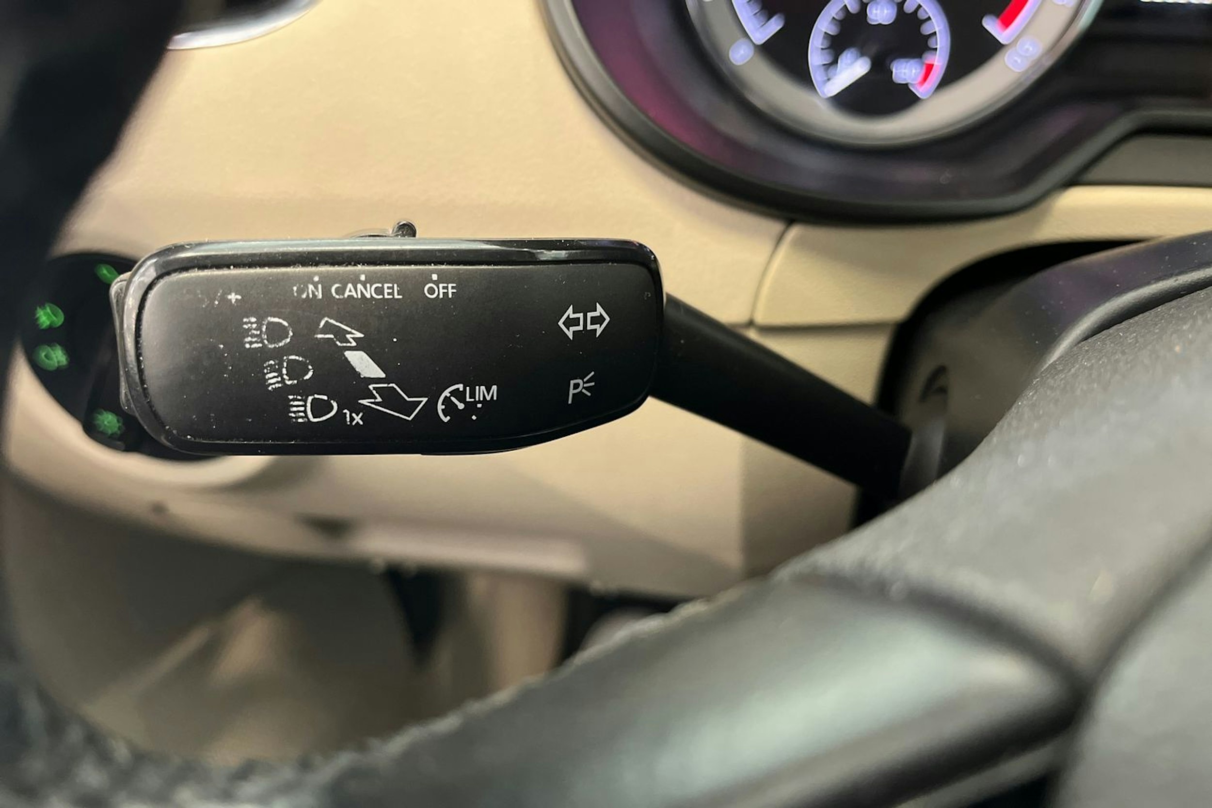 valkoinen Skoda Octavia 2018 kuva 26.