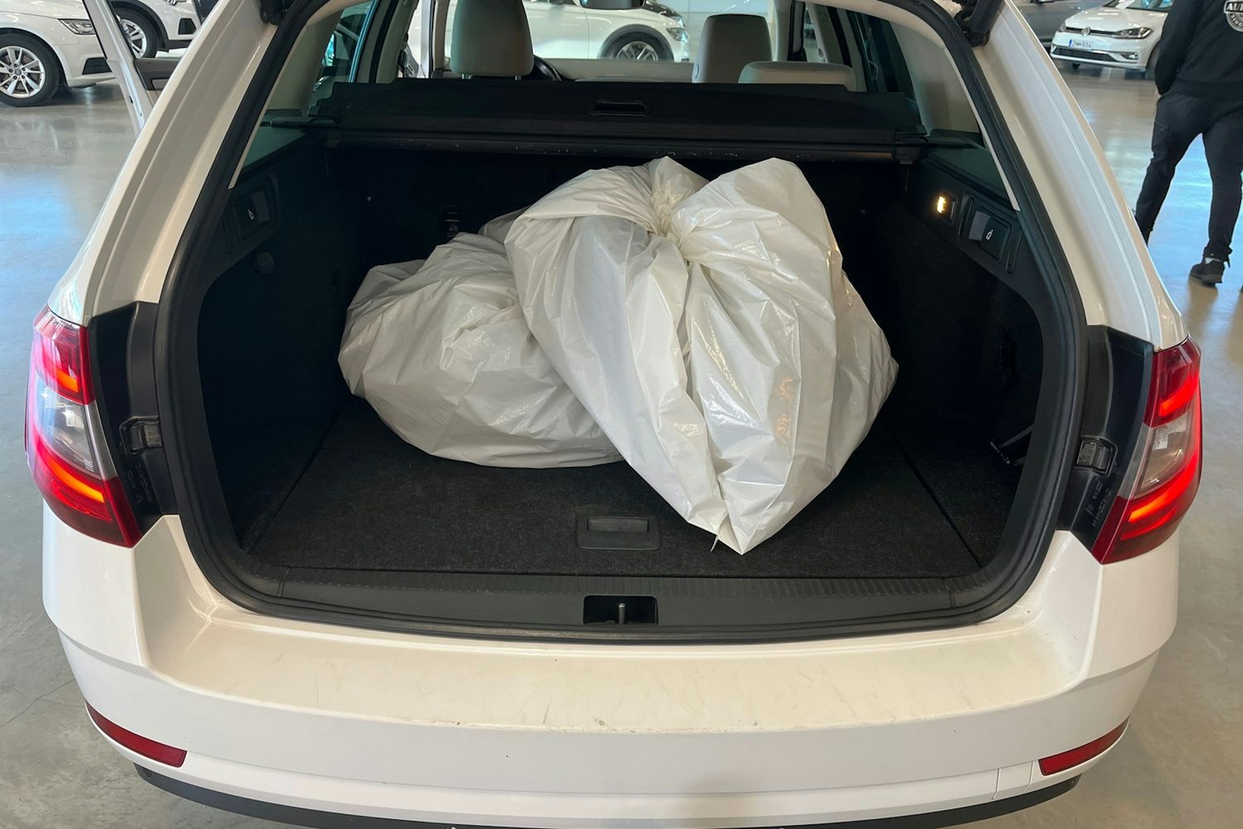 valkoinen Skoda Octavia 2018 kuva 28.