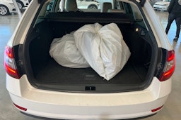 valkoinen Skoda Octavia 2018 kuva 28.