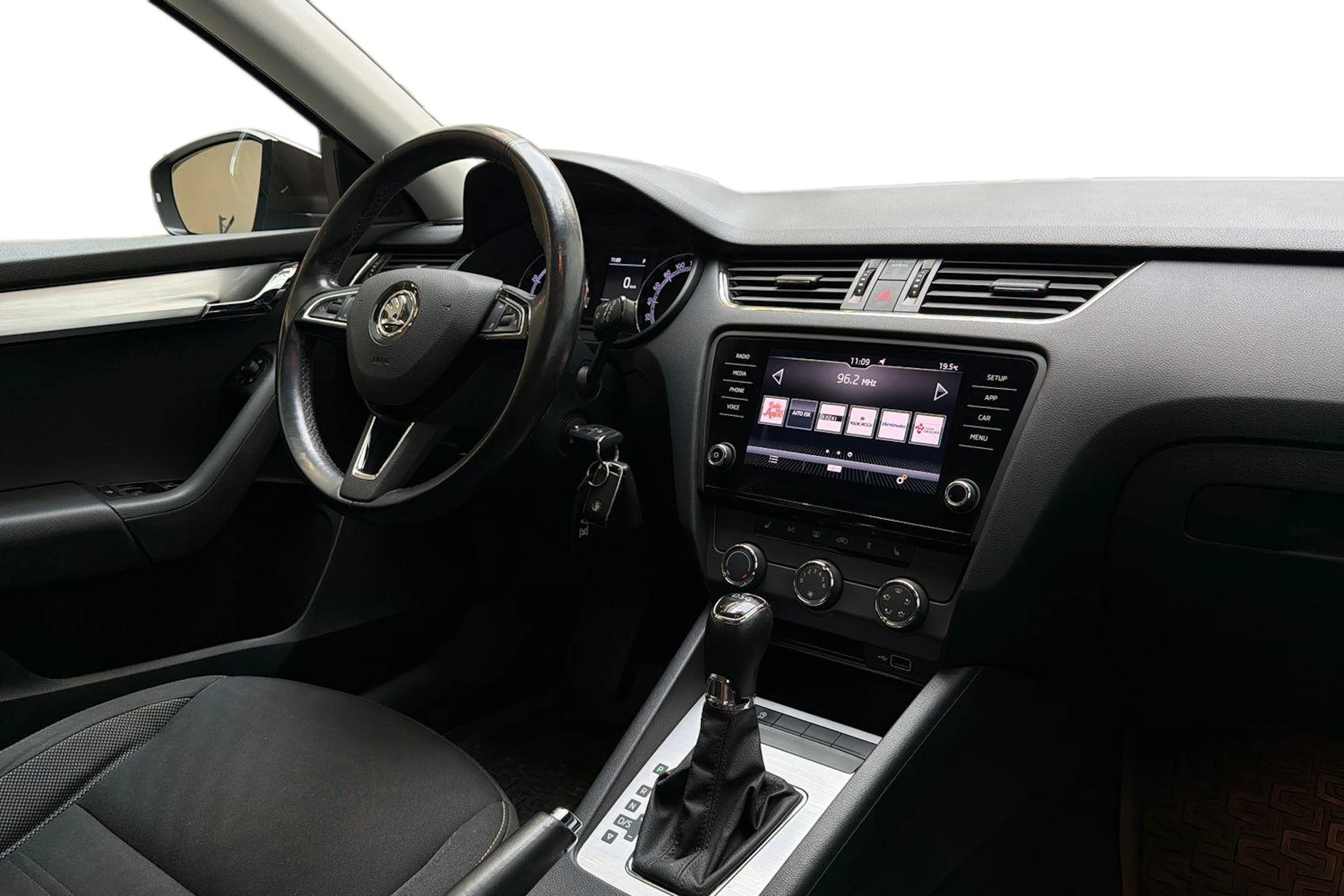 ruskea (beige) Skoda Octavia 2018 kuva 7.