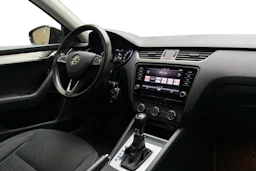 ruskea (beige) Skoda Octavia 2018 kuva 7.