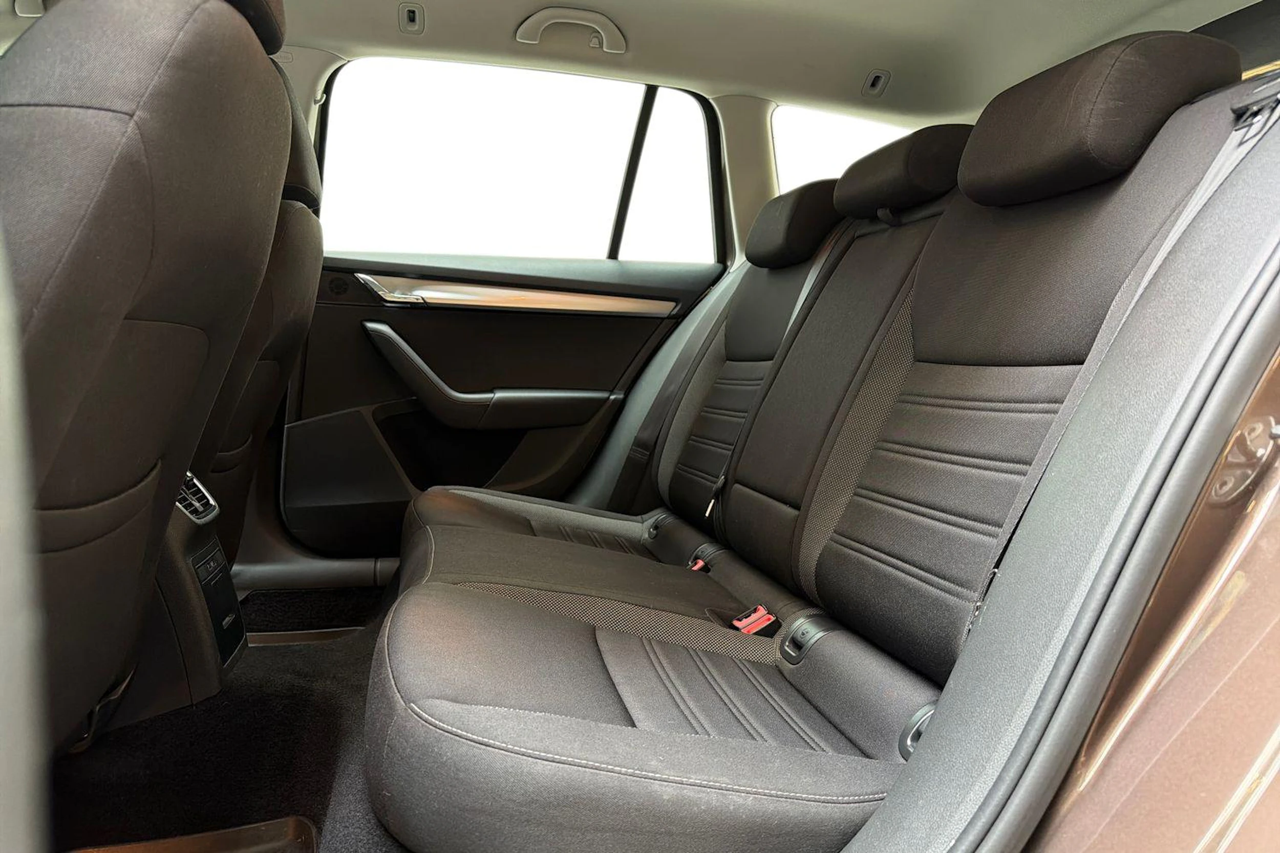 ruskea (beige) Skoda Octavia 2018 kuva 8.