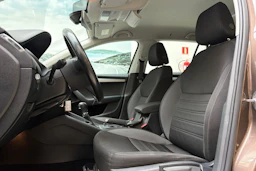 ruskea (beige) Skoda Octavia 2018 kuva 11.
