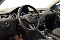 sininen Skoda Octavia 2018 kuva 3.