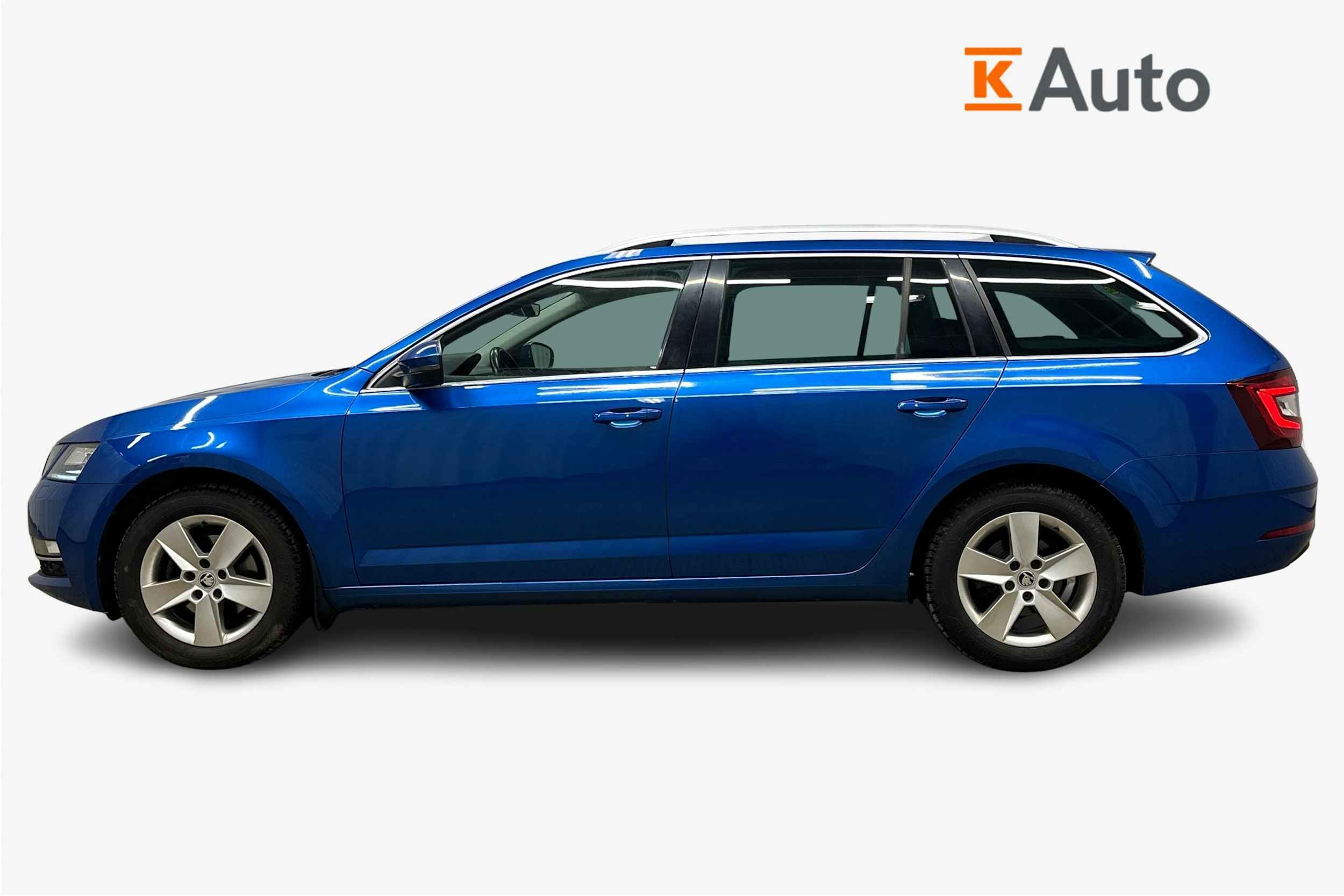 sininen Skoda Octavia 2018 kuva 6.