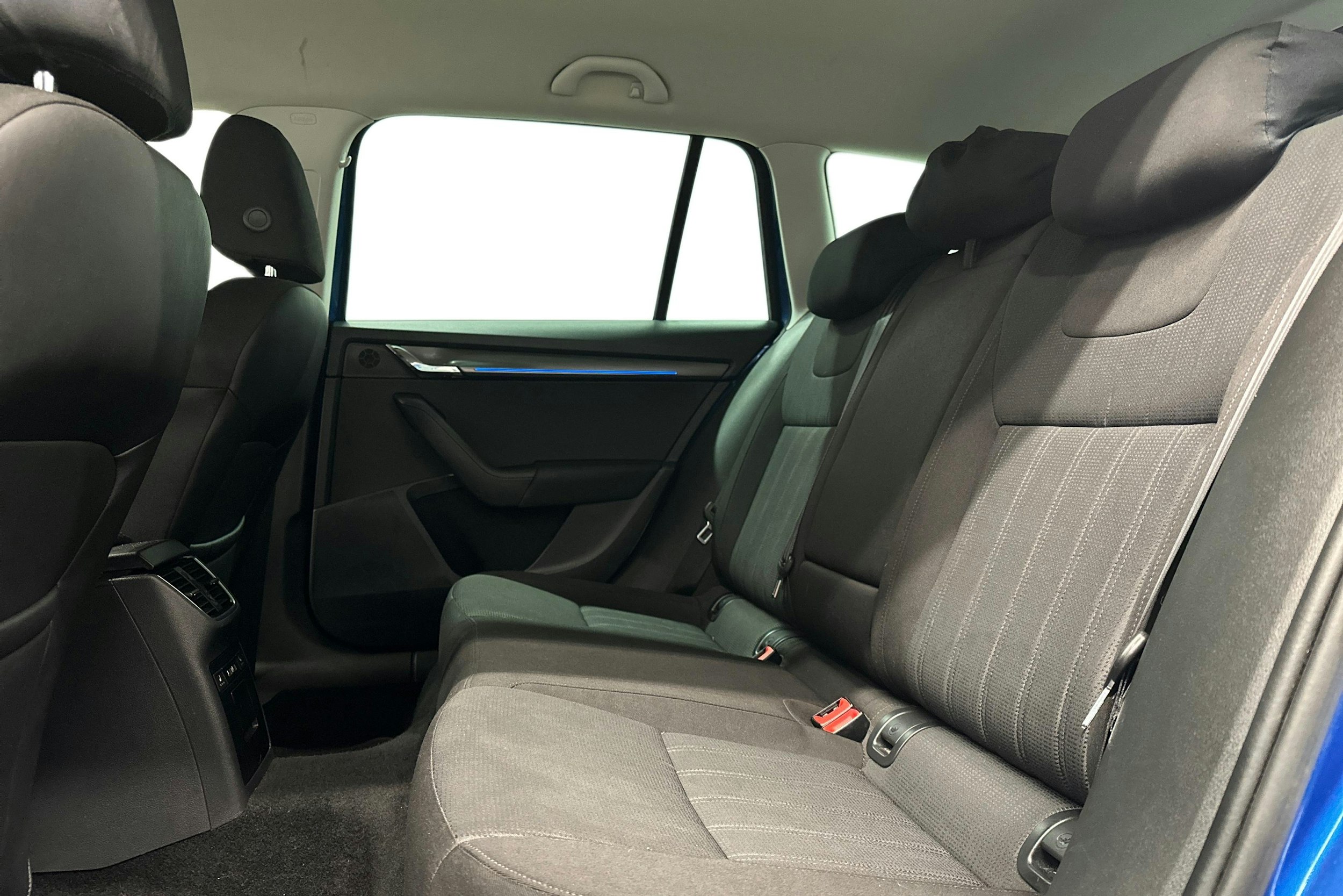 sininen Skoda Octavia 2018 kuva 10.