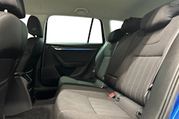 sininen Skoda Octavia 2018 kuva 10.