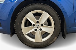 sininen Skoda Octavia 2018 kuva 11.