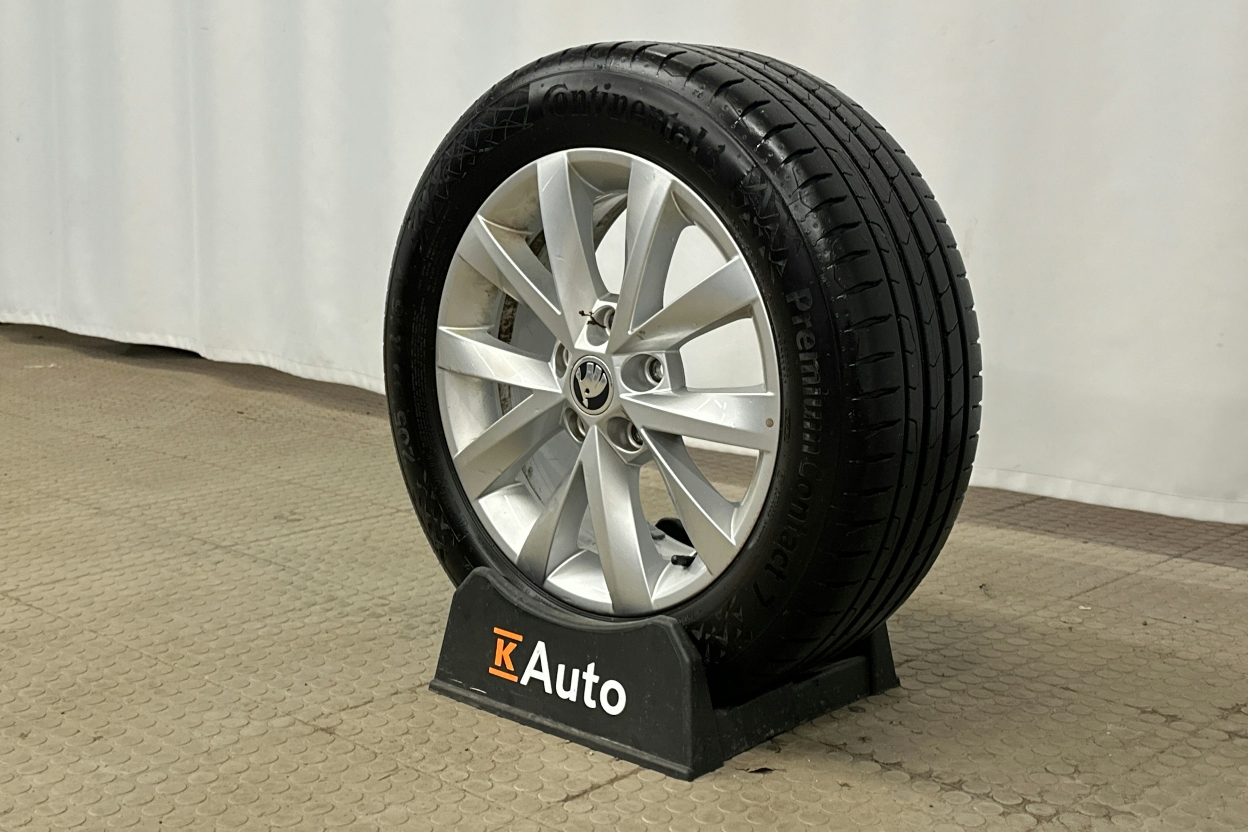 sininen Skoda Octavia 2018 kuva 13.