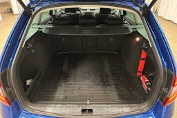 sininen Skoda Octavia 2018 kuva 14.