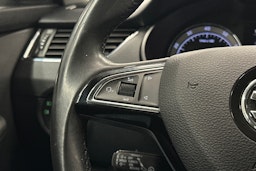 sininen Skoda Octavia 2018 kuva 19.