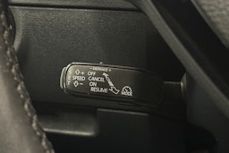 sininen Skoda Octavia 2018 kuva 21.