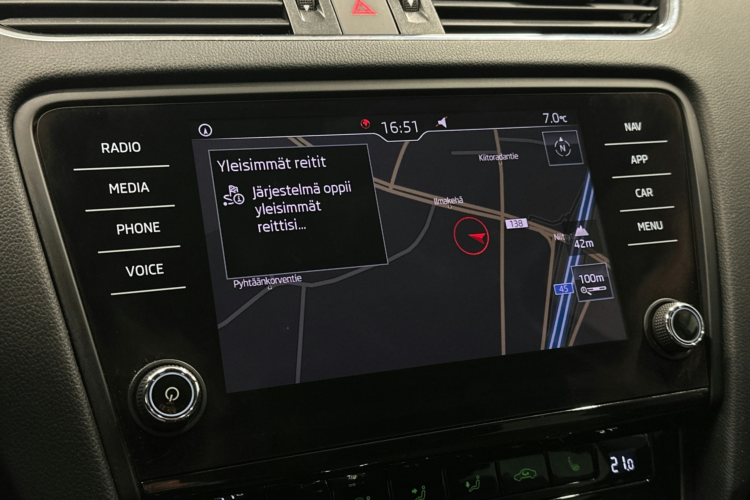 sininen Skoda Octavia 2018 kuva 24.