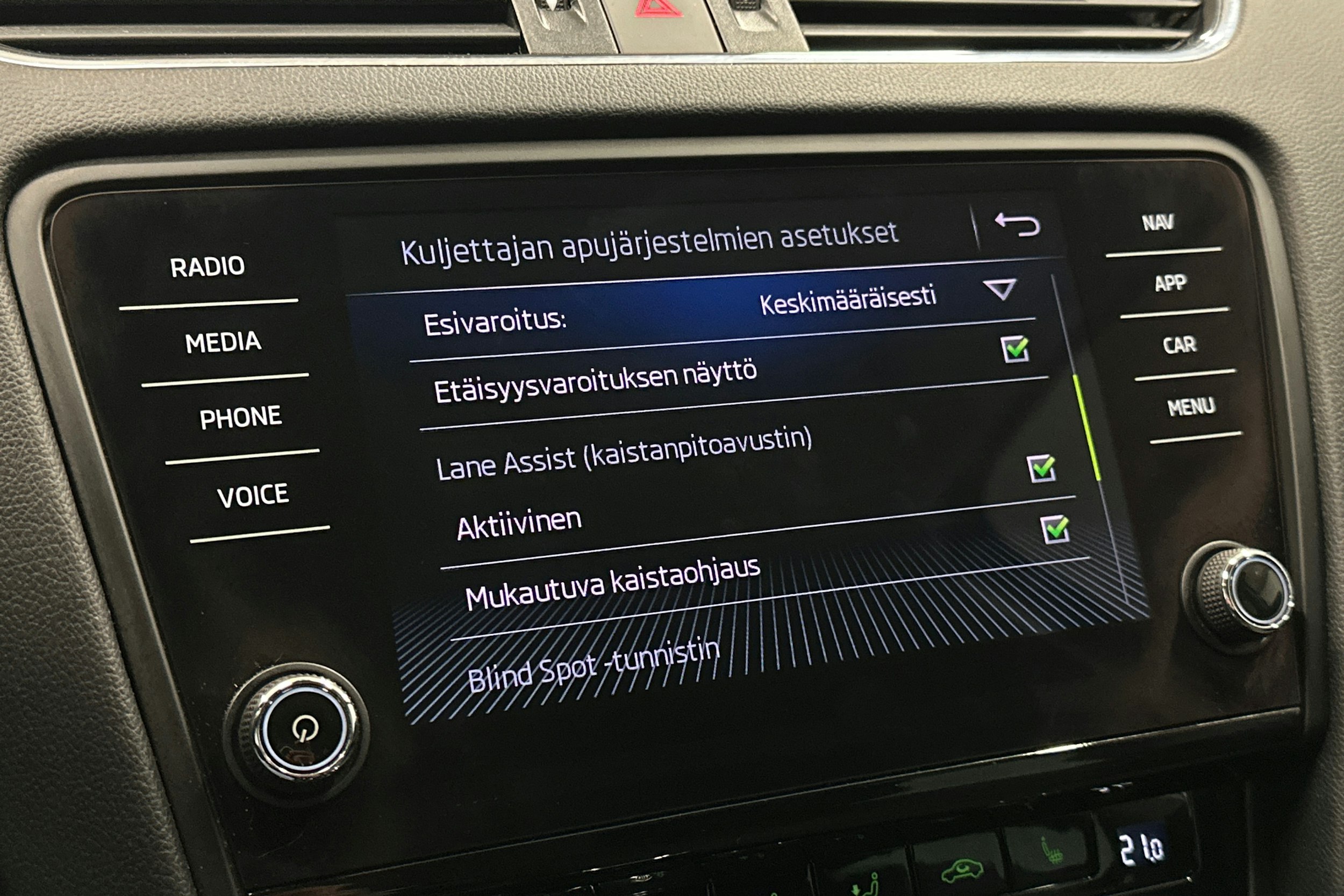 sininen Skoda Octavia 2018 kuva 26.
