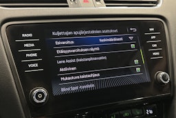 sininen Skoda Octavia 2018 kuva 26.
