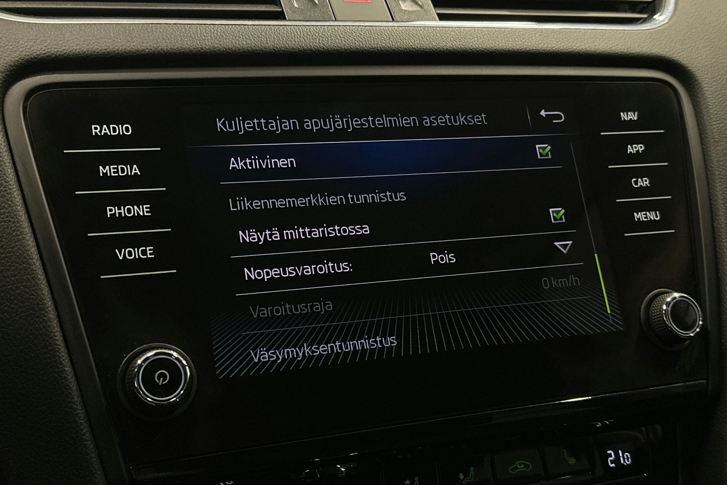 sininen Skoda Octavia 2018 kuva 27.