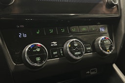 sininen Skoda Octavia 2018 kuva 30.