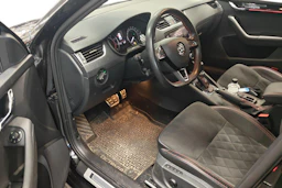 musta Skoda Octavia 2018 kuva 3.
