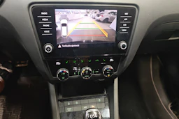 musta Skoda Octavia 2018 kuva 4.
