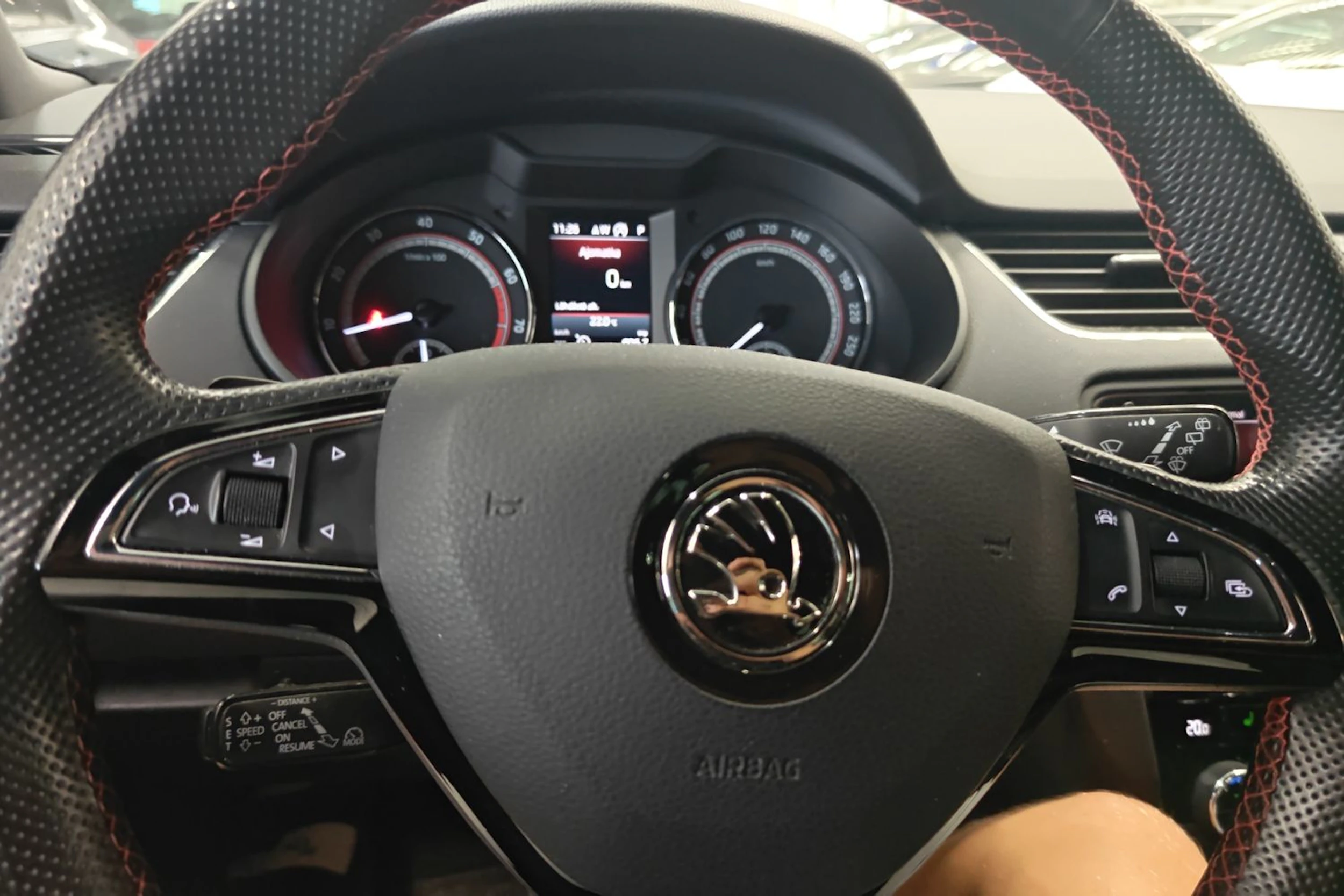 musta Skoda Octavia 2018 kuva 5.