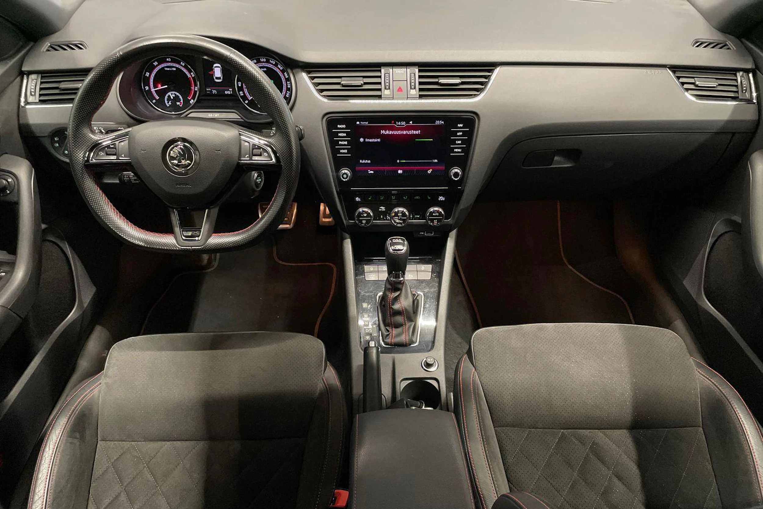 musta Skoda Octavia 2018 kuva 7.