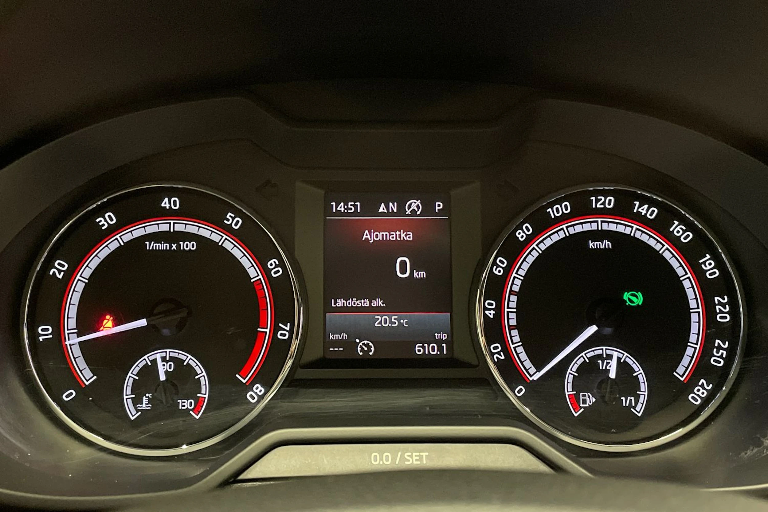 musta Skoda Octavia 2018 kuva 13.