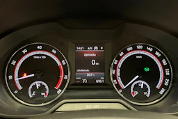 musta Skoda Octavia 2018 kuva 13.