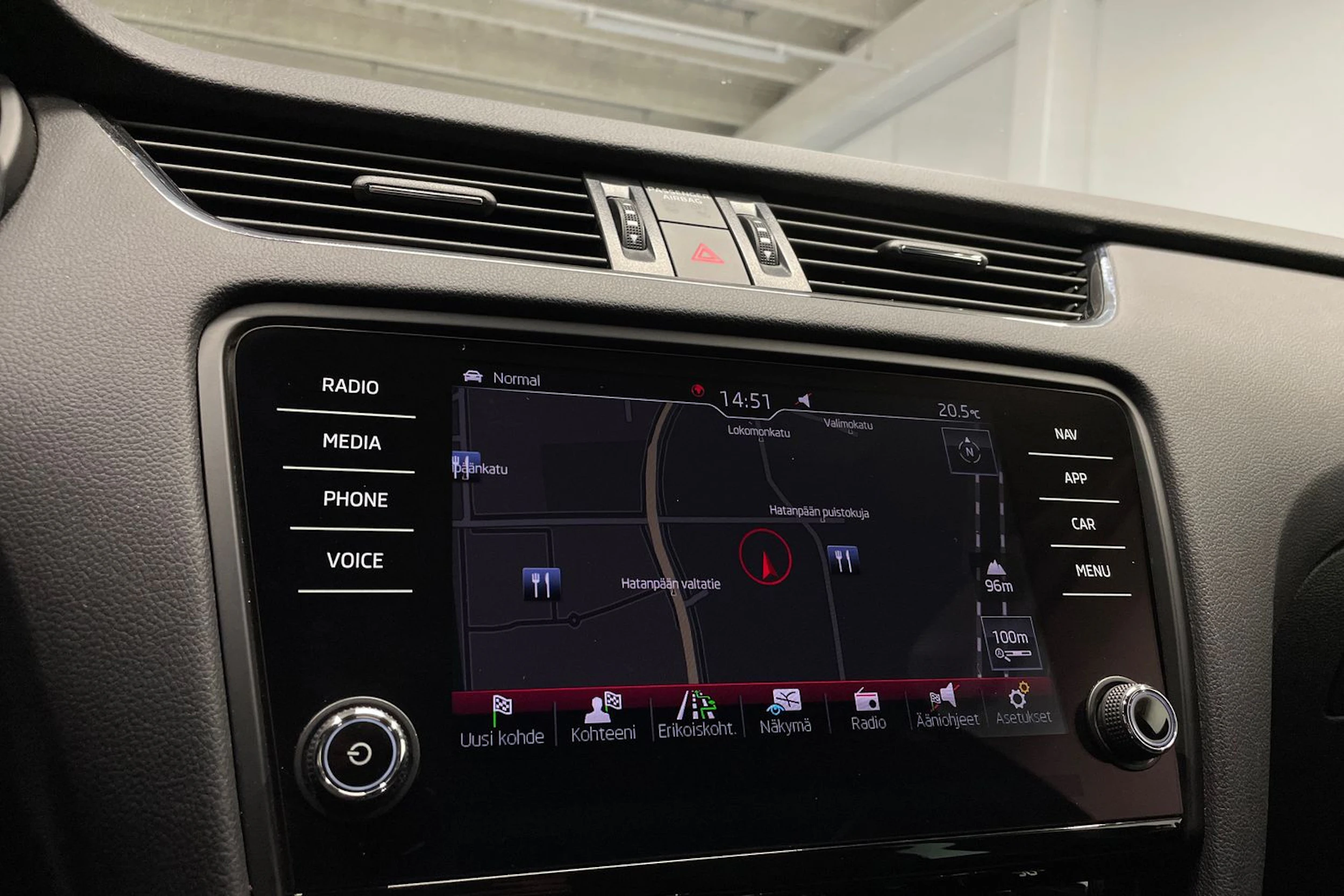 musta Skoda Octavia 2018 kuva 15.