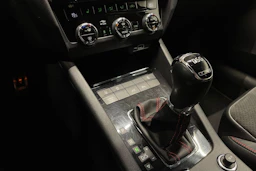 musta Skoda Octavia 2018 kuva 17.