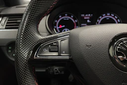 musta Skoda Octavia 2018 kuva 19.