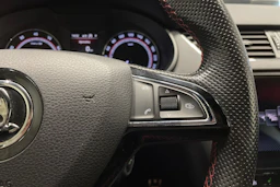 musta Skoda Octavia 2018 kuva 20.