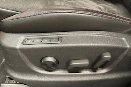 musta Skoda Octavia 2018 kuva 21.