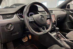 musta Skoda Octavia 2018 kuva 22.
