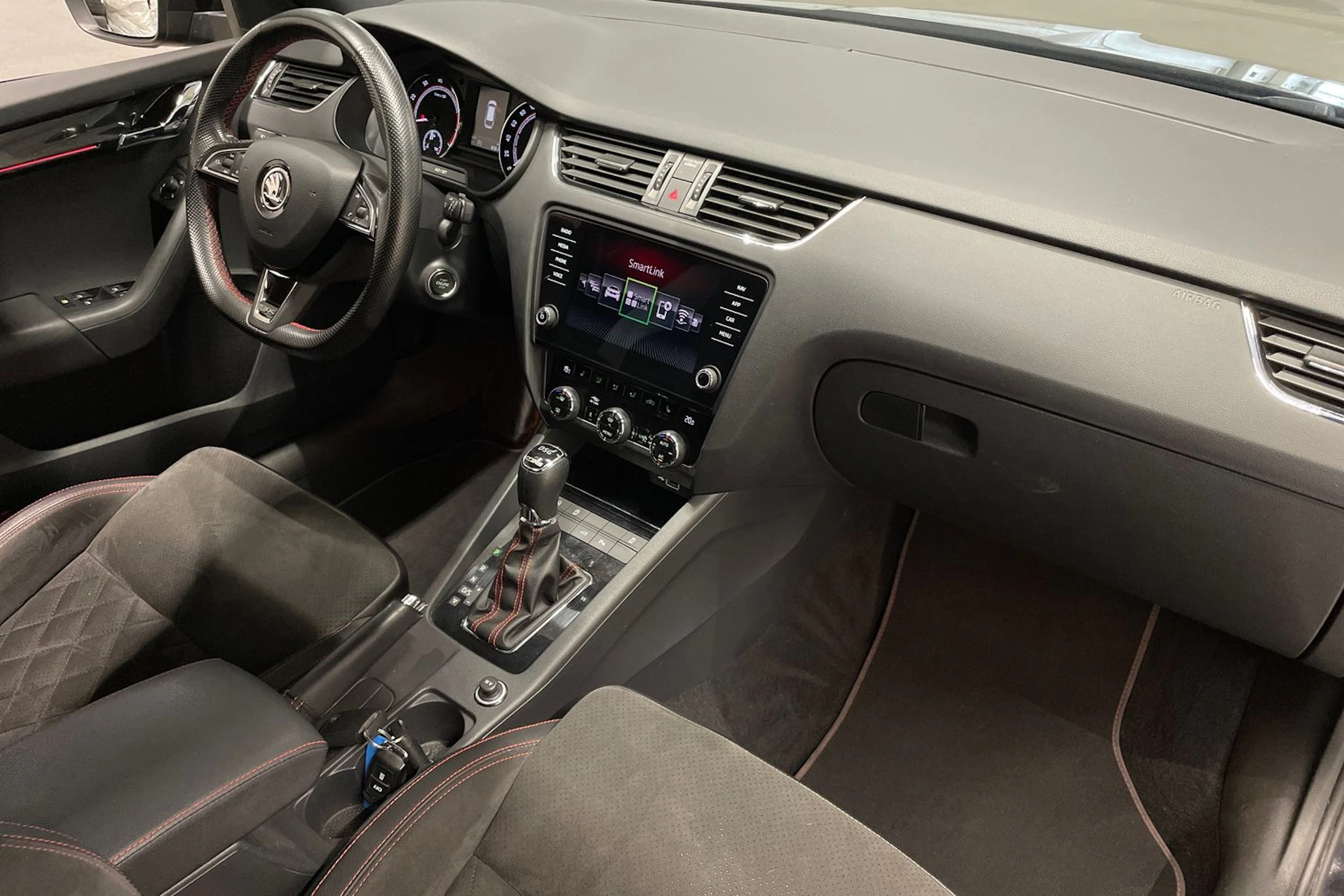 musta Skoda Octavia 2018 kuva 24.