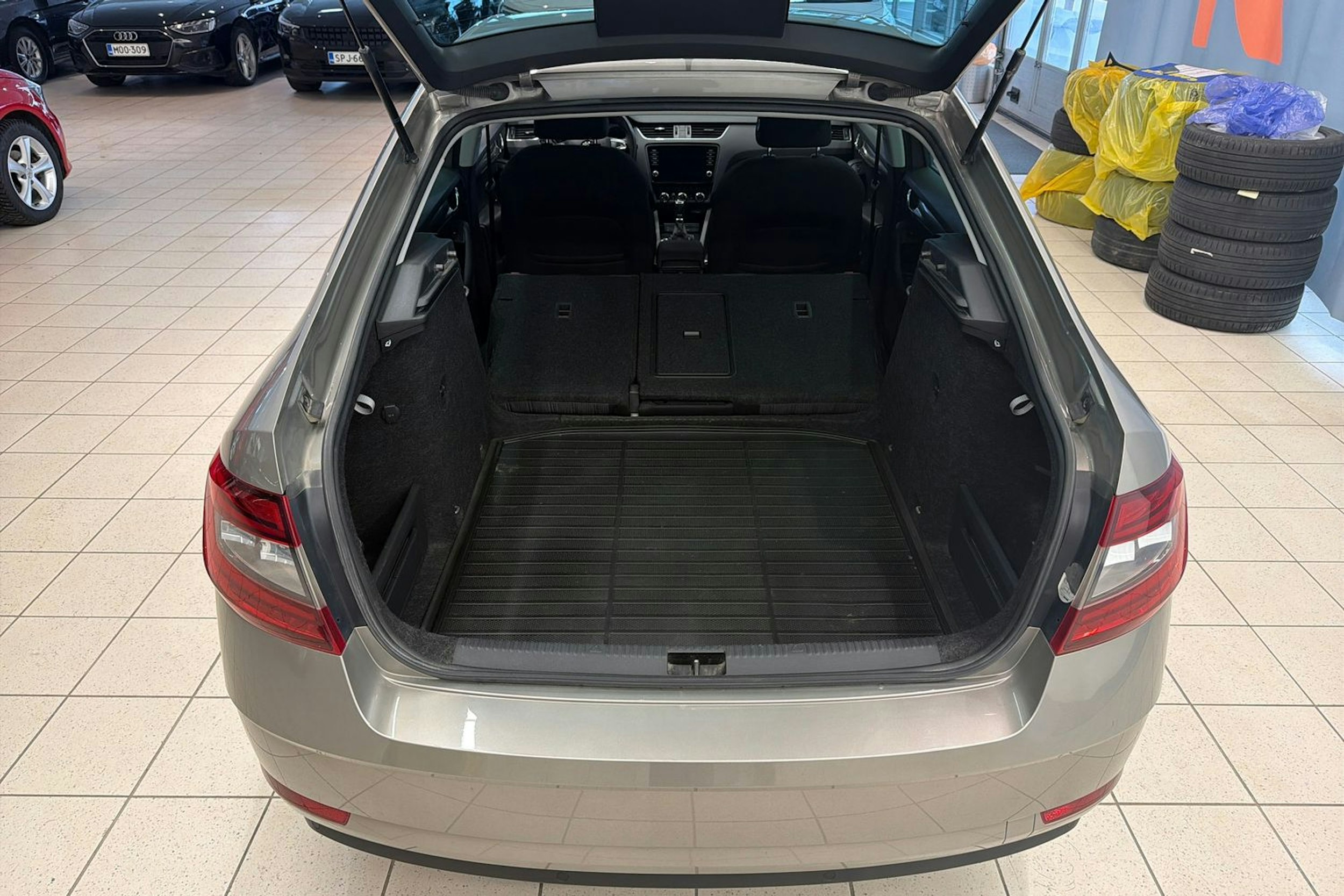 Ruskea (beige) Skoda OCTAVIA 2018 kuva 16.