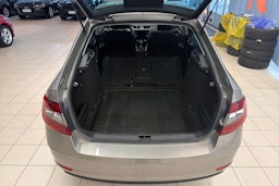 Ruskea (beige) Skoda OCTAVIA 2018 kuva 16.