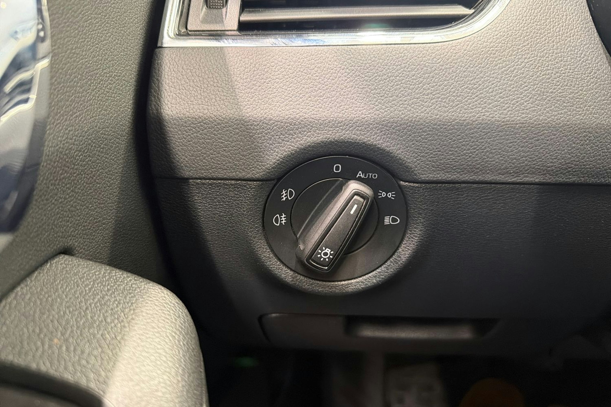 Ruskea (beige) Skoda OCTAVIA 2018 kuva 20.