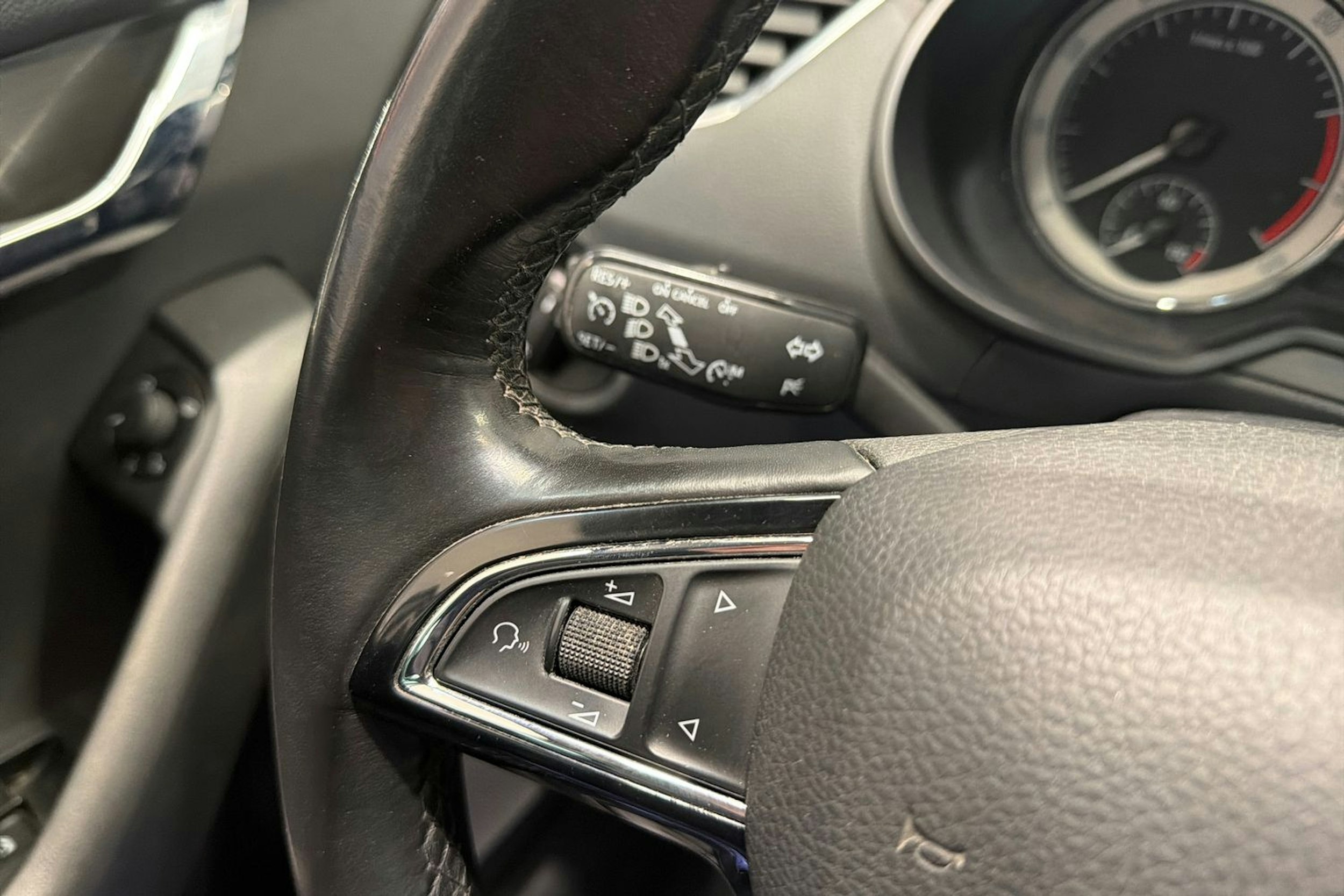 Ruskea (beige) Skoda OCTAVIA 2018 kuva 21.