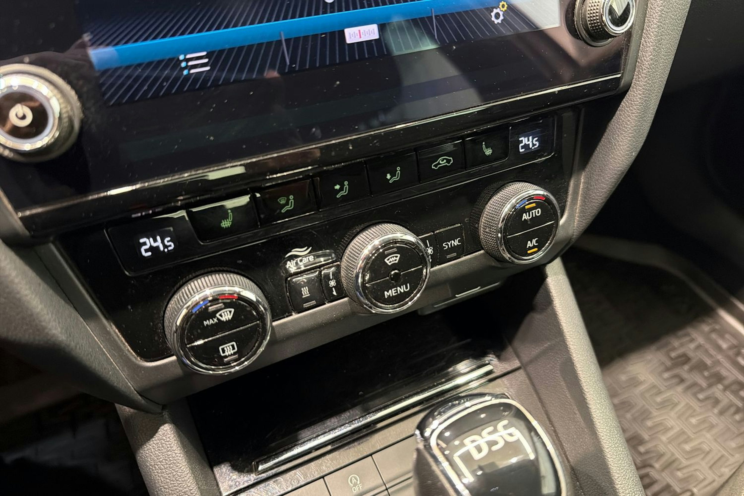 Ruskea (beige) Skoda OCTAVIA 2018 kuva 24.