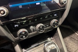 Ruskea (beige) Skoda OCTAVIA 2018 kuva 24.