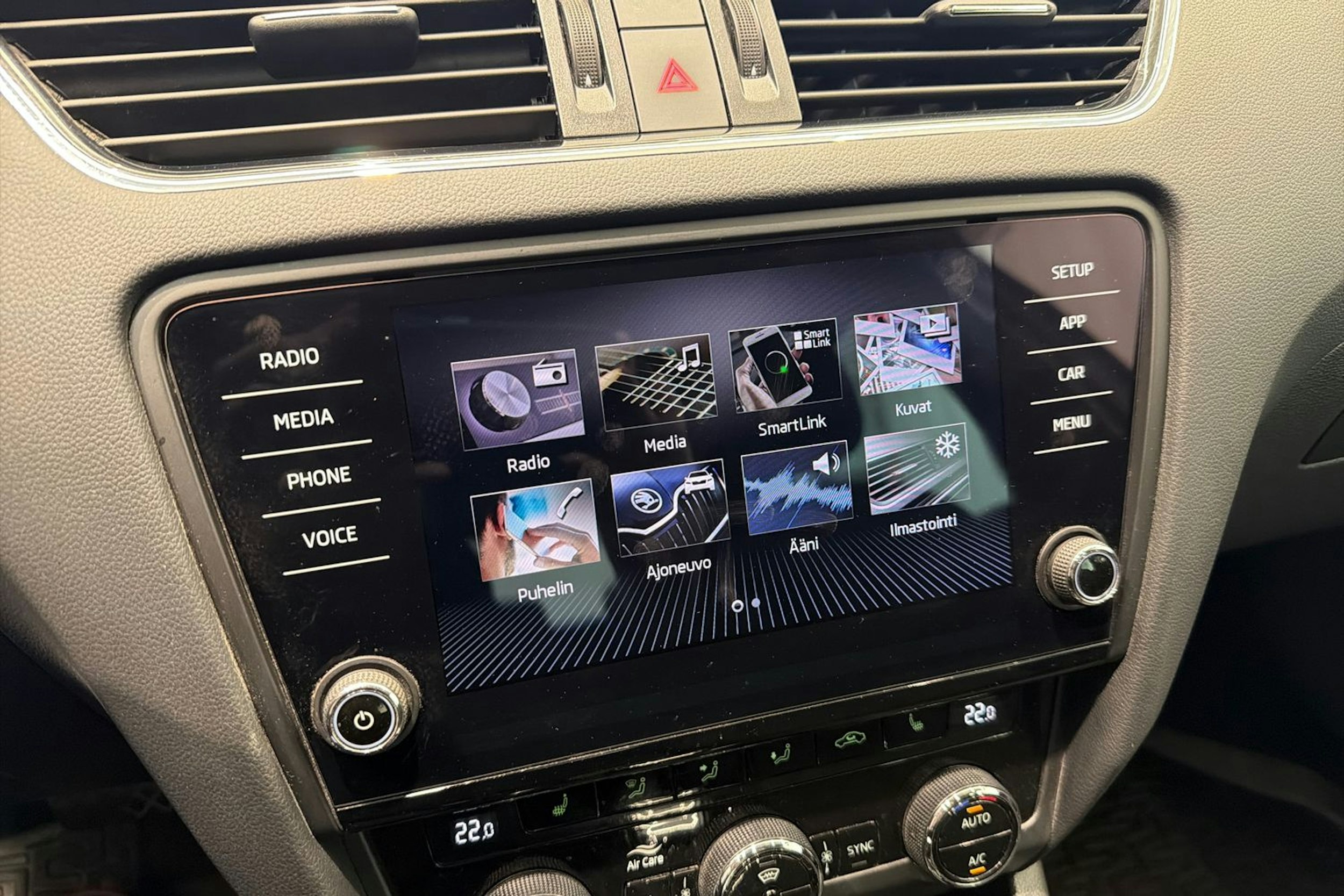 Ruskea (beige) Skoda OCTAVIA 2018 kuva 25.