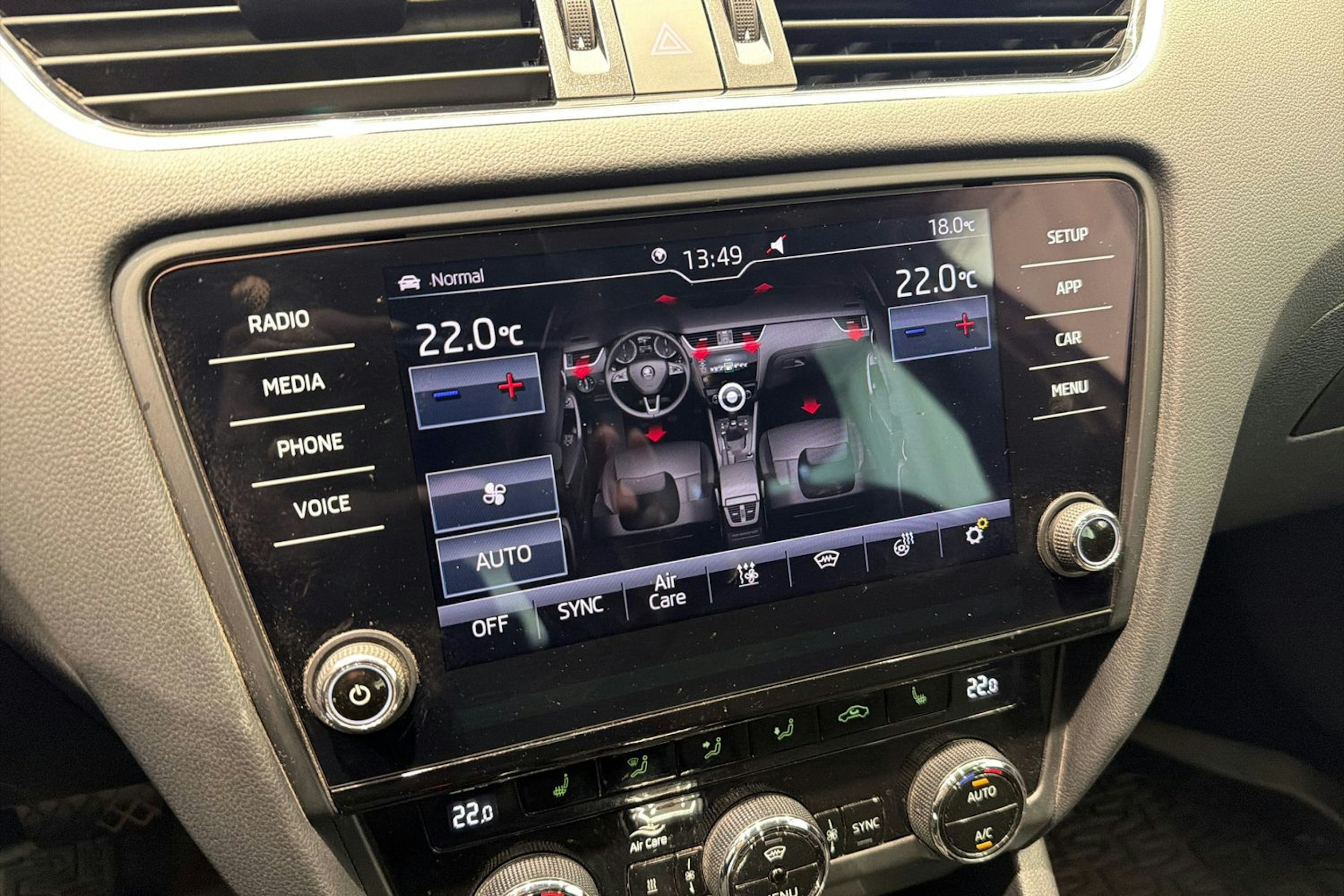 Ruskea (beige) Skoda OCTAVIA 2018 kuva 26.