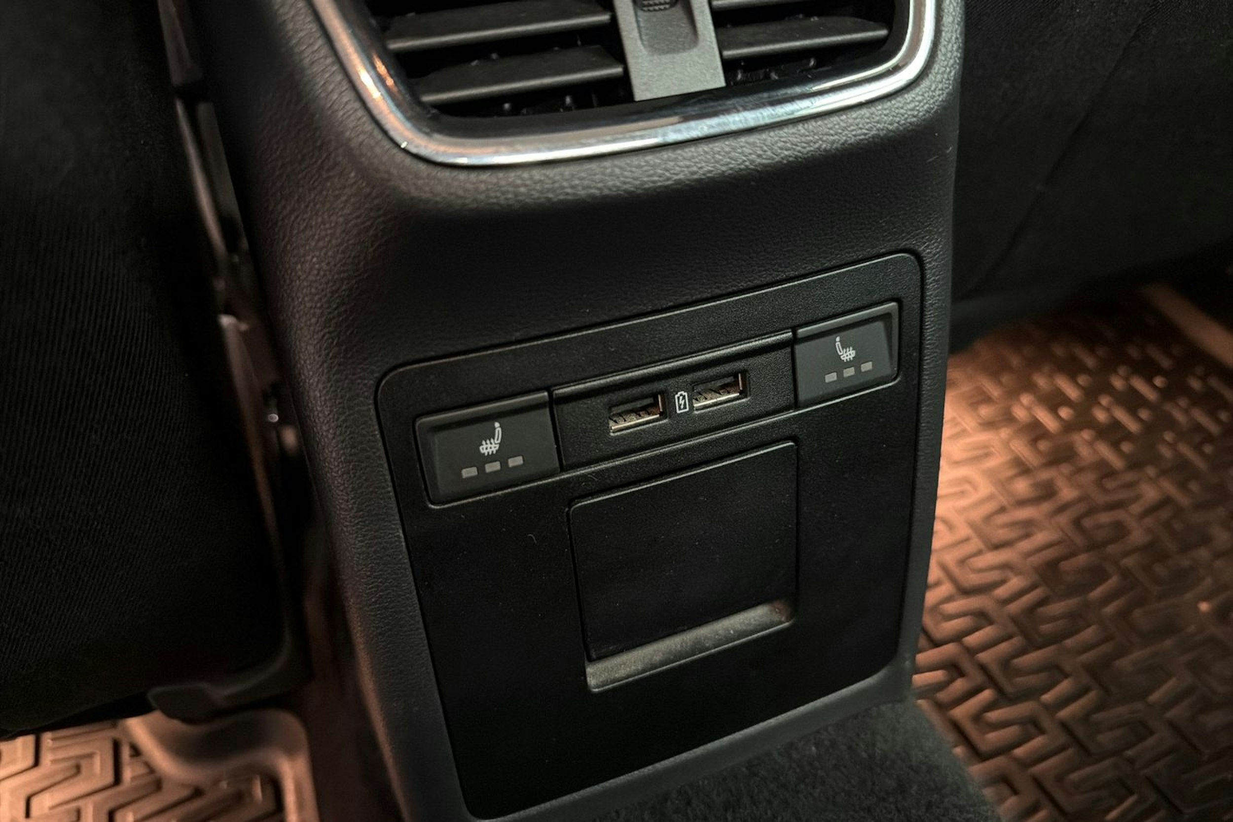 Ruskea (beige) Skoda OCTAVIA 2018 kuva 27.