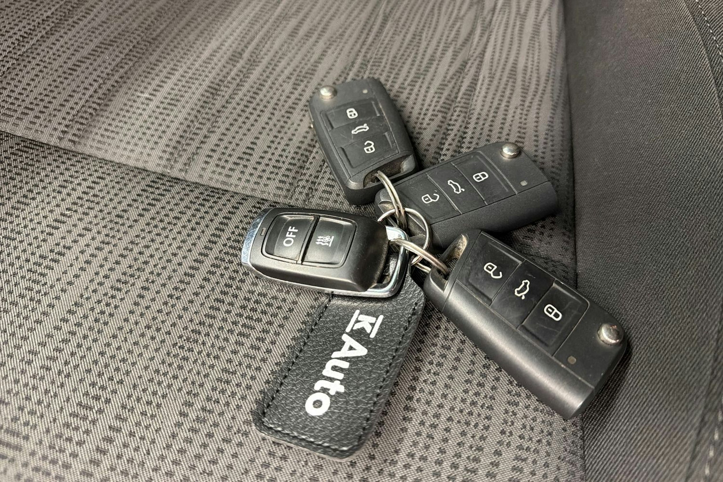 Ruskea (beige) Skoda OCTAVIA 2018 kuva 28.