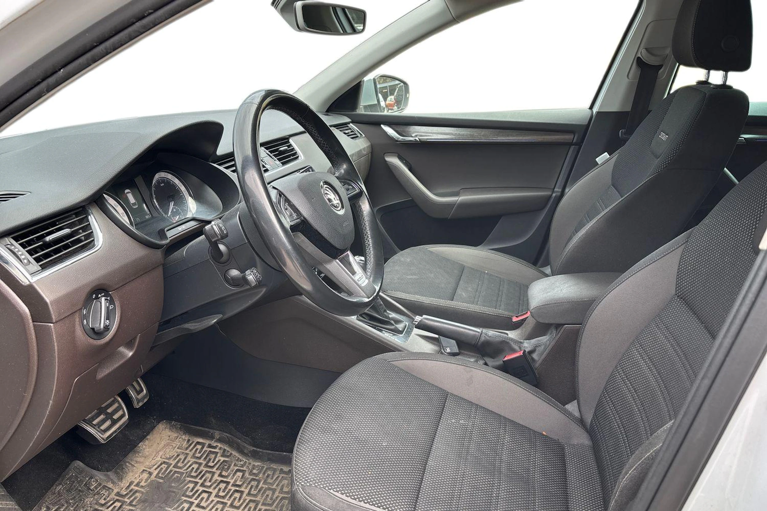 valkoinen Skoda Octavia 2018 kuva 3.