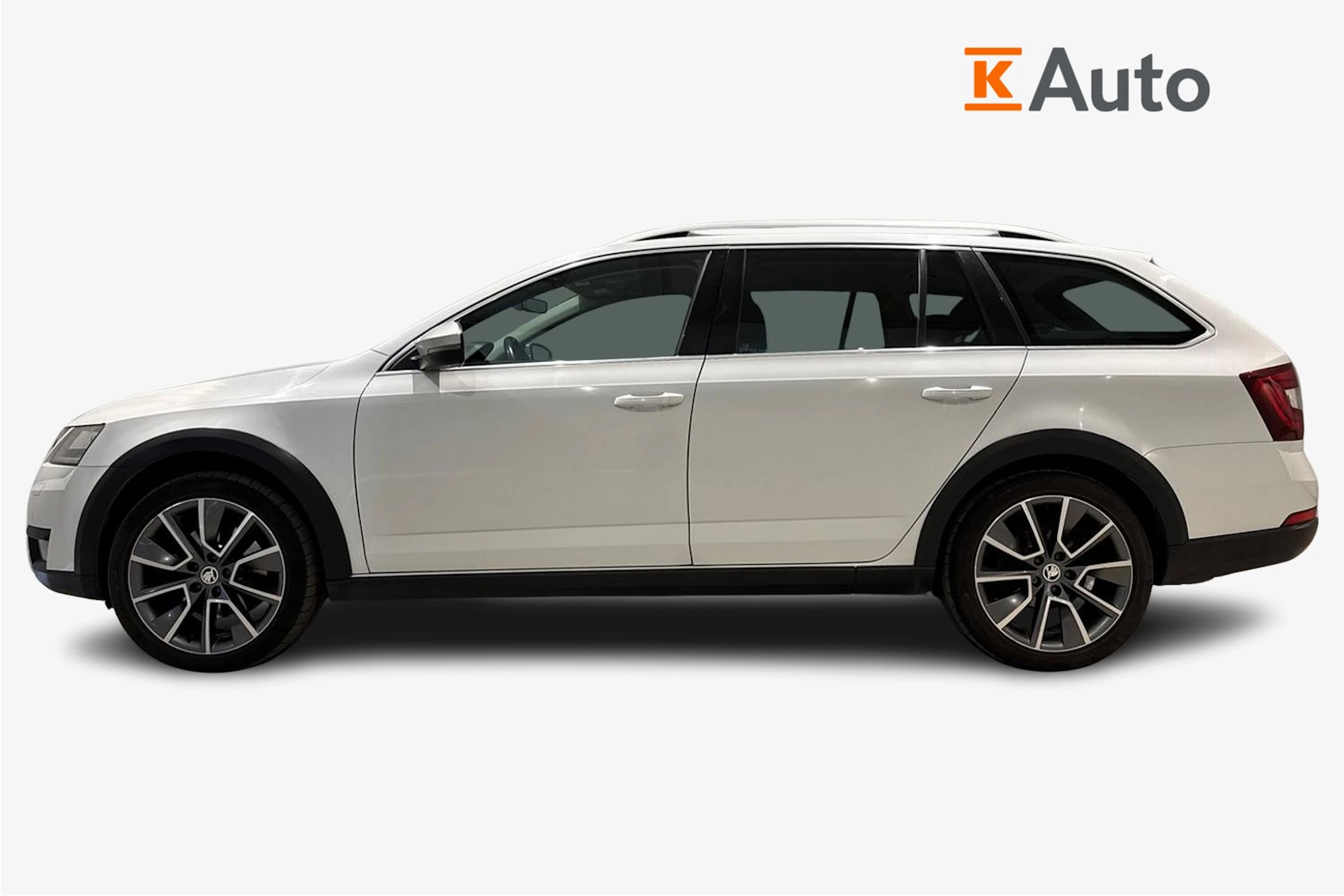 valkoinen Skoda Octavia 2018 kuva 5.