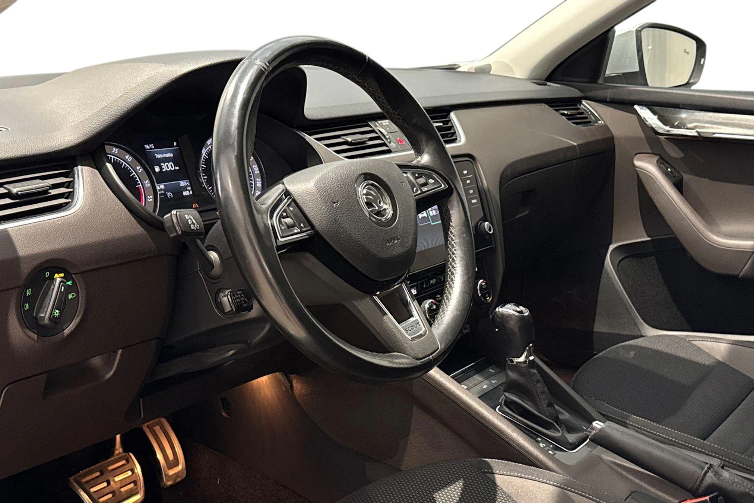 valkoinen Skoda Octavia 2018 kuva 6.