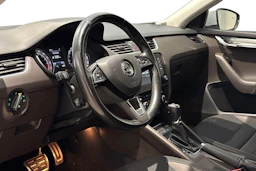 valkoinen Skoda Octavia 2018 kuva 6.