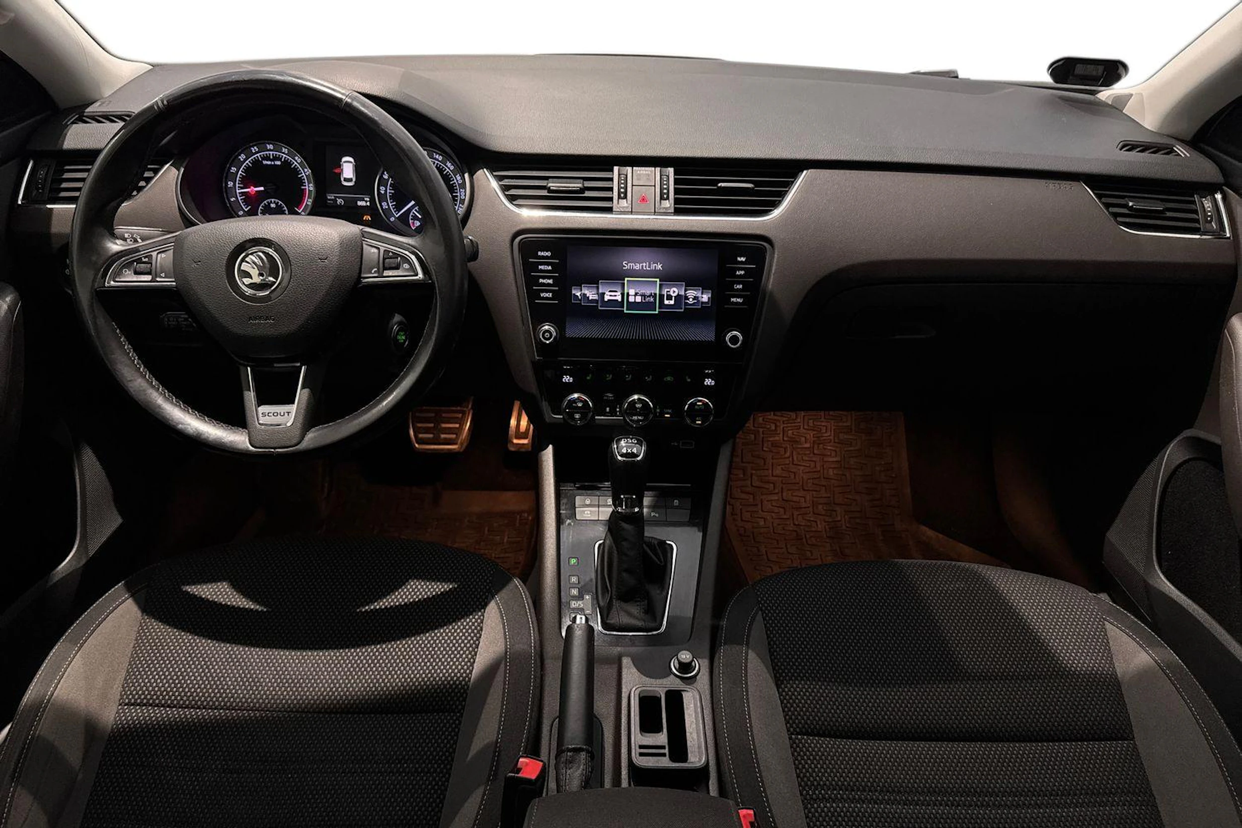 valkoinen Skoda Octavia 2018 kuva 7.